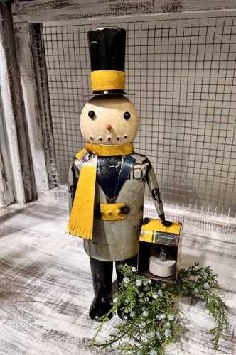 SNOWMAN W/ LANTERN